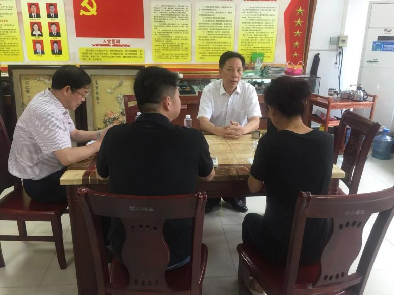 市政協(xié)主席李蔚到恒興珠寶公司開展優(yōu)化營商環(huán)境“百日攻堅”行動調(diào)研