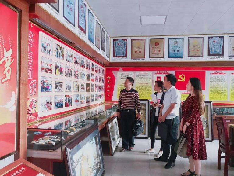 “誠信守法企業(yè)”考核組到恒興珠寶公司調(diào)研