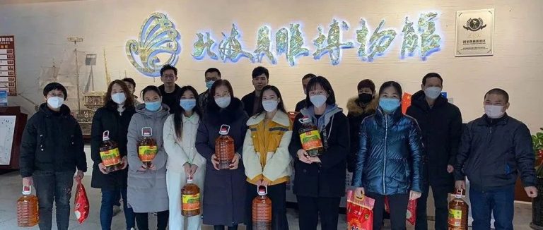 恒興珠寶為全體員工發(fā)放春節(jié)福利